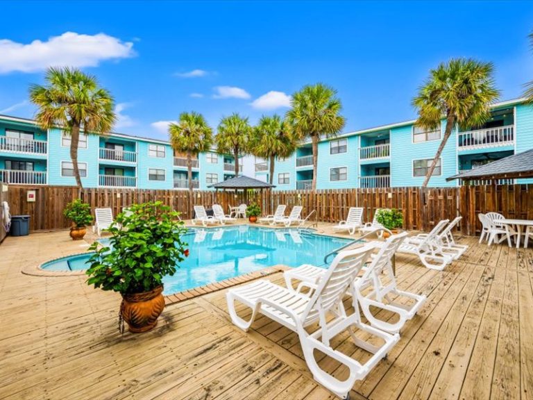 Family pool at Lani Kai condos in Gulf Shores, Alabama
